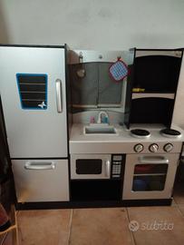 cucina bimbo/a in legno