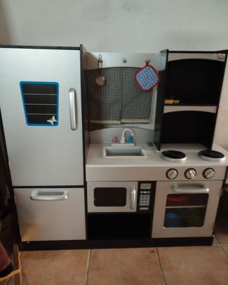 cucina bimbo/a in legno