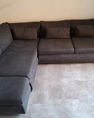 Divano tre posti con chaise longue 