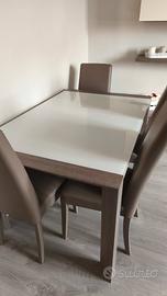 Tavolo e 4 sedie