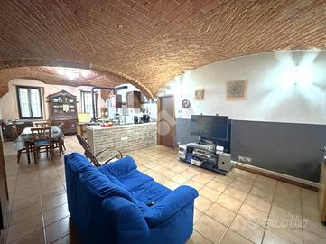 CASA SEMINDIPENDENTE A POIRINO