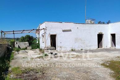 Rustico / Casale di 48 m² con 2 locali a Carovigno
