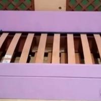 Lettino in legno con lettino estraibile 