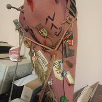 cappello vintage con medaglie 