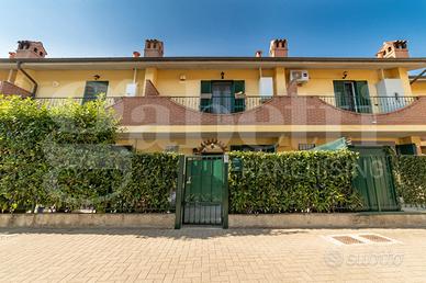 Villa a schiera Vellezzo Bellini [I.M - ROMAVRG]