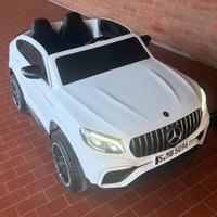 Auto bimbo Mercedes GLC bianco