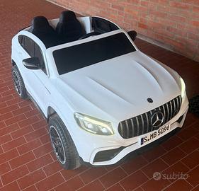Auto bimbo Mercedes GLC bianco