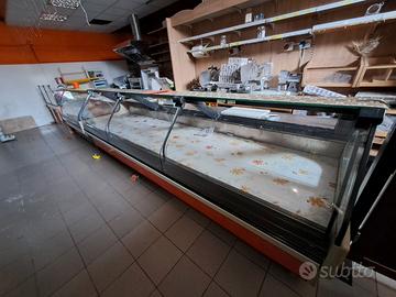 Attrezzatura varia per supermercato usata