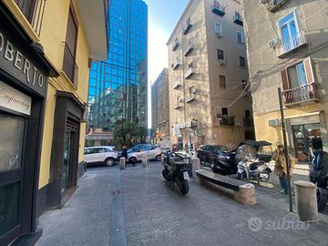 Locale locato - orefici, napoli centro