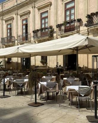 Attività / Licenza di 500 m² con 1 locale a Siracu