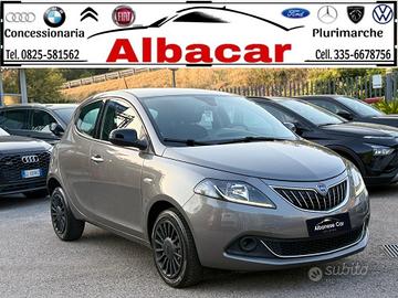Lancia Ypsilon 1.0 FireFly S&S Hybrid Silver