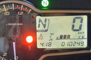 Suzuki gsr 750
