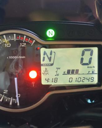 Suzuki gsr 750