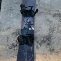 snowboard con attacchi