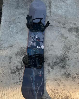 snowboard con attacchi