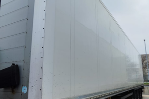 Semirimorchio furgonato Schmitz