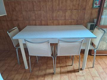 TAVOLO DA CUCINA + SEDIE