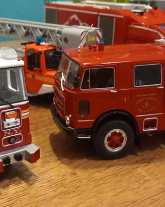 Lotto 4 modellini Vigili del Fuoco 1:43