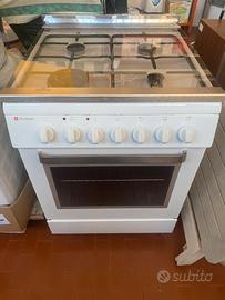 Cucina a gas forno elettrico