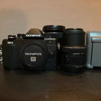 Fotocamera Olympus (con caricatore)+ lenti + borsa