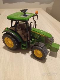 trattore giocattolo John Deere Bruder