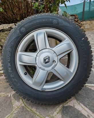 GOMME INVERNALI COMPLETE DI CERCHI