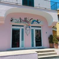 Salone unisex di parrucchiere e barbiere