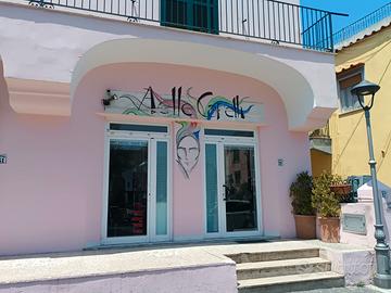 Salone unisex di parrucchiere e barbiere