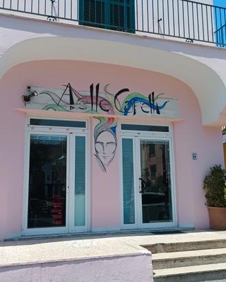 Salone unisex di parrucchiere e barbiere