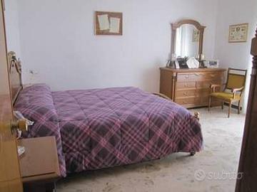 camera da letto con armadio a 6 ante,comodini