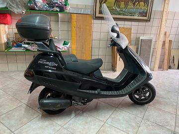 Piaggio hexagon 250