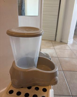 Contenitore per crocchette e acqua