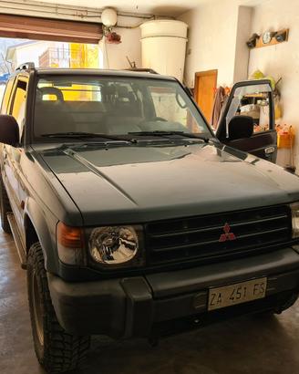 Mitsubishi pajero 2.5 glx