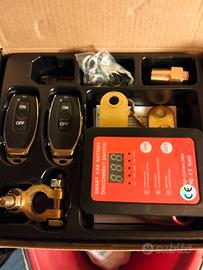 Stacca batteria con telecomandi.