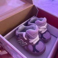 Scarpe neonata