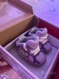 Scarpe neonata