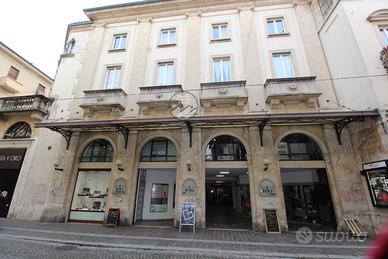 NEGOZIO C/1 - Pavia