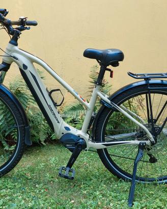 e-bike Merida eBig.Tour 400 colore Silksand e Nero