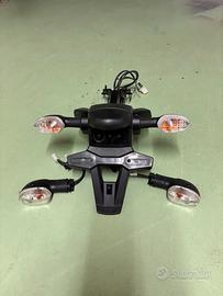 portatarga e frecce originali yamaha mt09