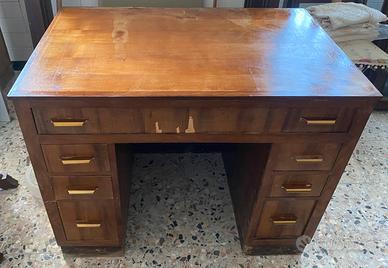 Scrivania in legno  vintage