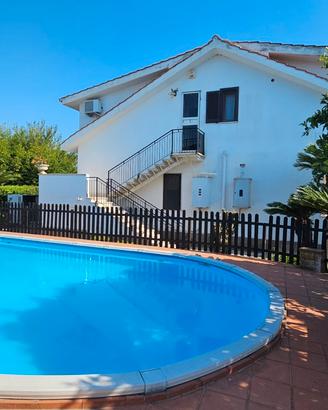 Villa 281 mq con piscina