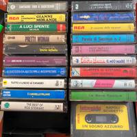 Cassette musicali vintage con custodia