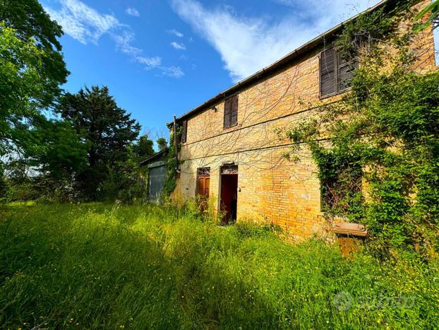 Casa Colonica con Terreno - Fermo