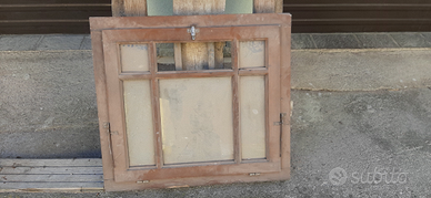 Finestra in larice con sbarre 90 x 80