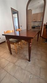 Tavolo con sedie