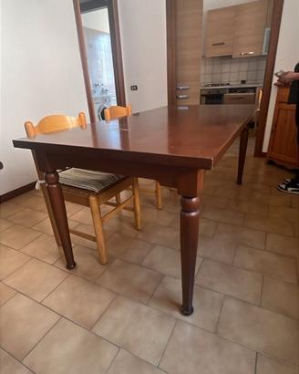 Tavolo con sedie