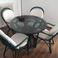 tavolo e sedie in bambù