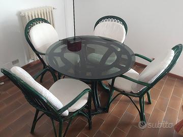 tavolo e sedie in bambù
