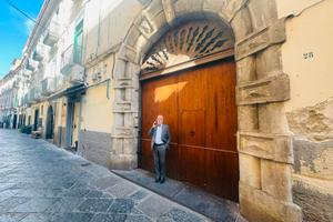 Centro: ampia metratura con terrazzo e posto auto