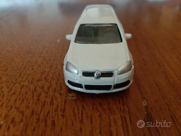 Volkswagen Golf R32 Bburago 1/64